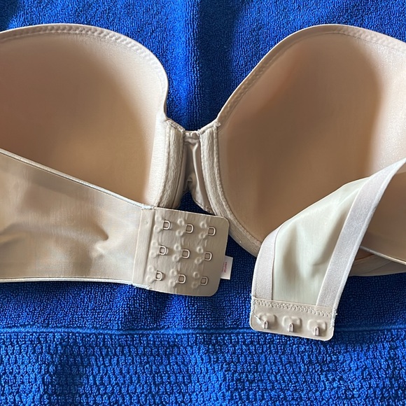 Victoria secret strapless bra. Lightweight padding tan 36D - Picture 2 of 3